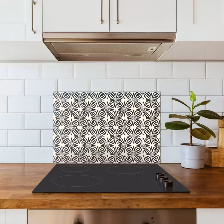 Grafisch - Patroon - Zwart keuken achterwand spatscherm klein 900 -sfeer2