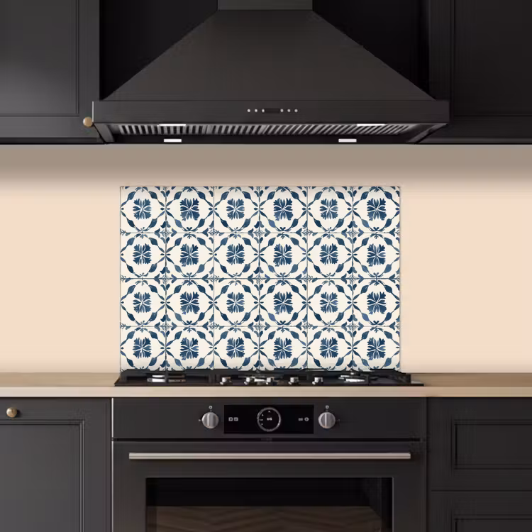 Grafisch - Tegel - Blauw keuken achterwand spatscherm klein 900 -sfeer1