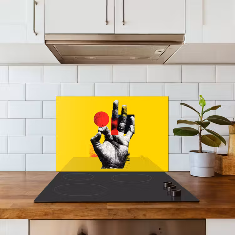 Hand - Rode cirkel - Geel keuken achterwand spatscherm klein -sfeer2