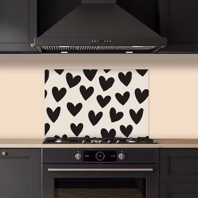 Hartjes - Zwart - Beige keuken achterwand spatscherm klein -sfeer1