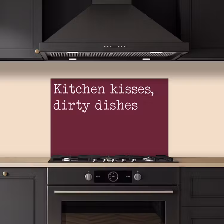 Kitchen kisses, dirty dishes keuken achterwand spatscherm klein -sfeer1