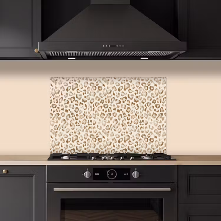 Luipaard - Klassiek - Beige keuken achterwand spatscherm klein 900 -sfeer1
