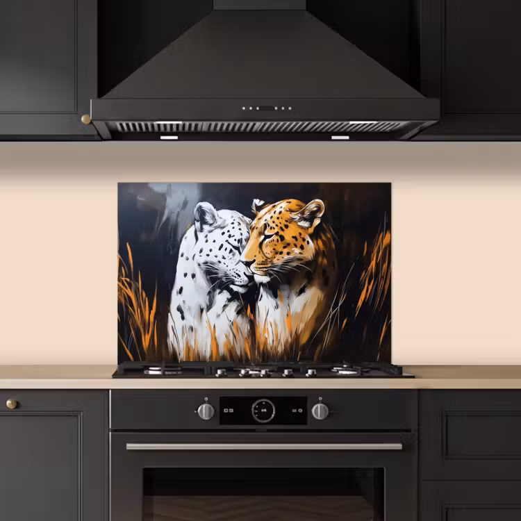 Luipaard - Oranje - Wit - Gras keuken achterwand spatscherm klein -sfeer1
