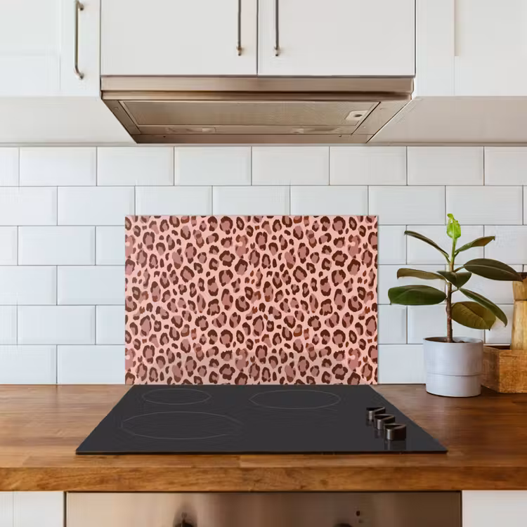 Luipaard - Patroon - Roze keuken achterwand spatscherm klein 900 -sfeer2