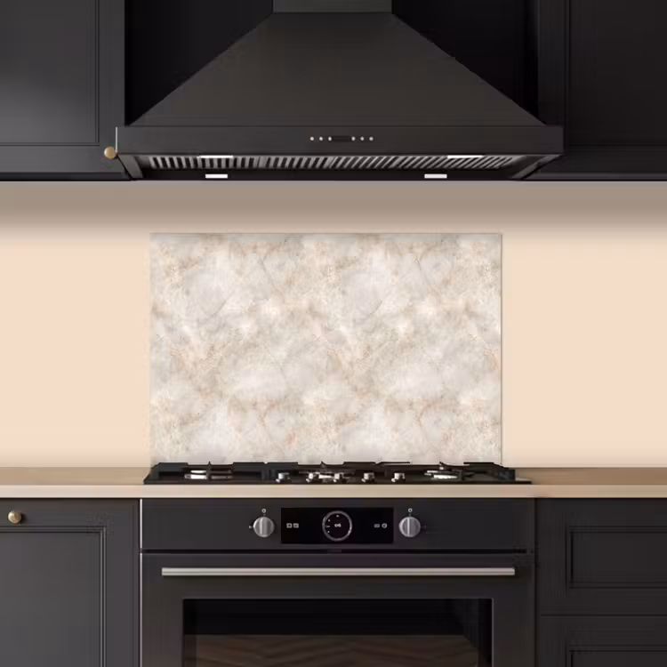 Lichtbeige - Goudbruine Nerven - Marmer keuken achterwand spatscherm klein 900 -sfeer1