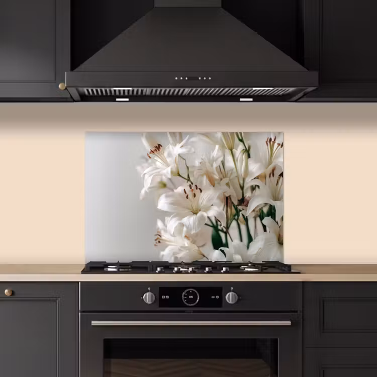 Lelies - Boekte - Wit - Meeldraden keuken achterwand spatscherm klein -sfeer1
