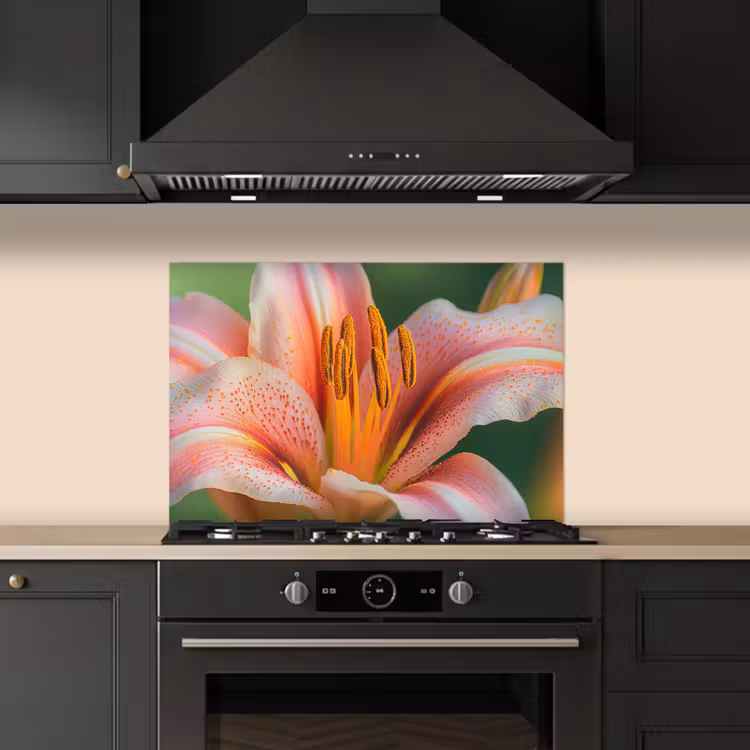 Lelie - Close up - Lichtroze keuken achterwand spatscherm klein -sfeer1