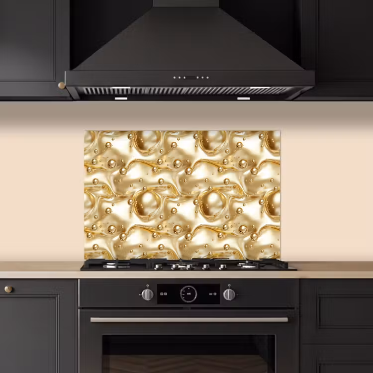 Vloeibaar - Druppels - Goud keuken achterwand spatscherm klein 900 -sfeer1