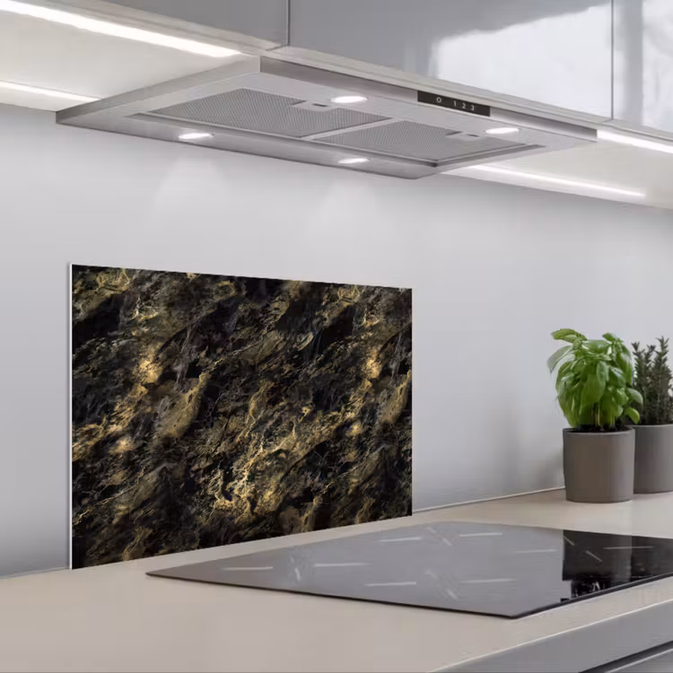 Marmer - Zwart - Goud keuken achterwand spatscherm klein 900 -3d_schuin