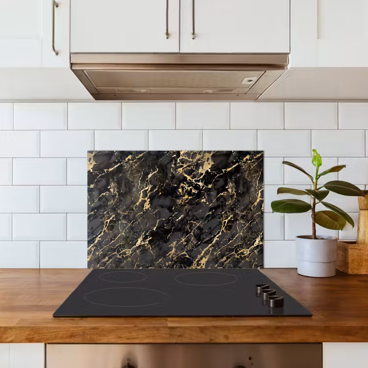 Marmer - Zwart - Goudstructuur keuken achterwand spatscherm klein 900 -sfeer2