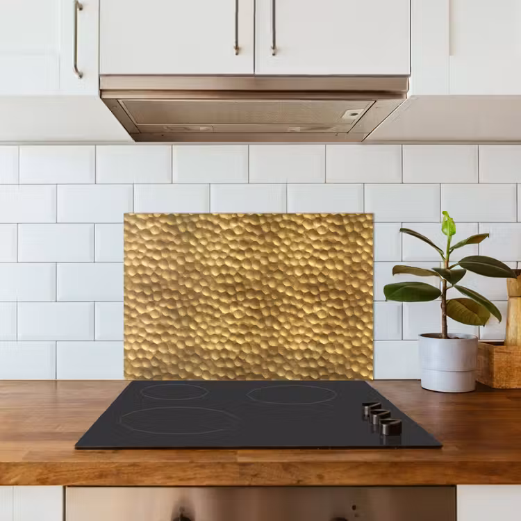 Metaal - Dynamisch - Goud keuken achterwand spatscherm klein 900 -sfeer2