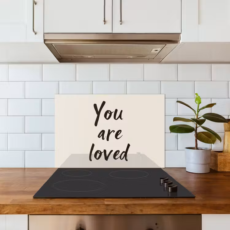 Minimalistisch - Beige - Love keuken achterwand spatscherm klein -sfeer2