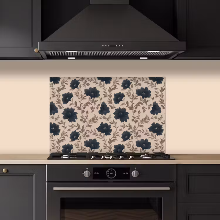 Motief - Bloemen - Zwart - Beige keuken achterwand spatscherm klein 900 -sfeer1
