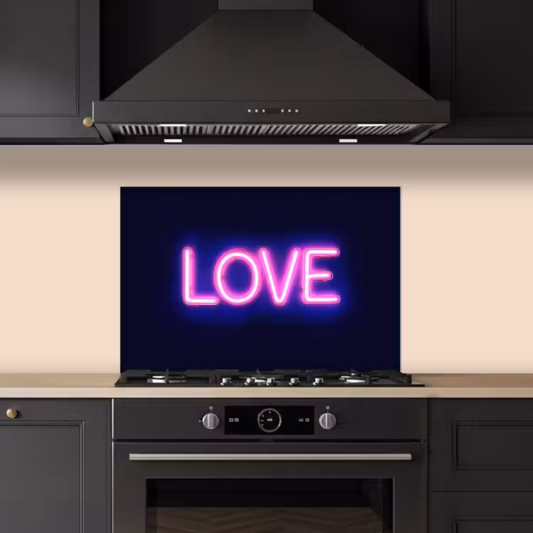 Neon - Love - Valentijn keuken achterwand spatscherm klein -sfeer1