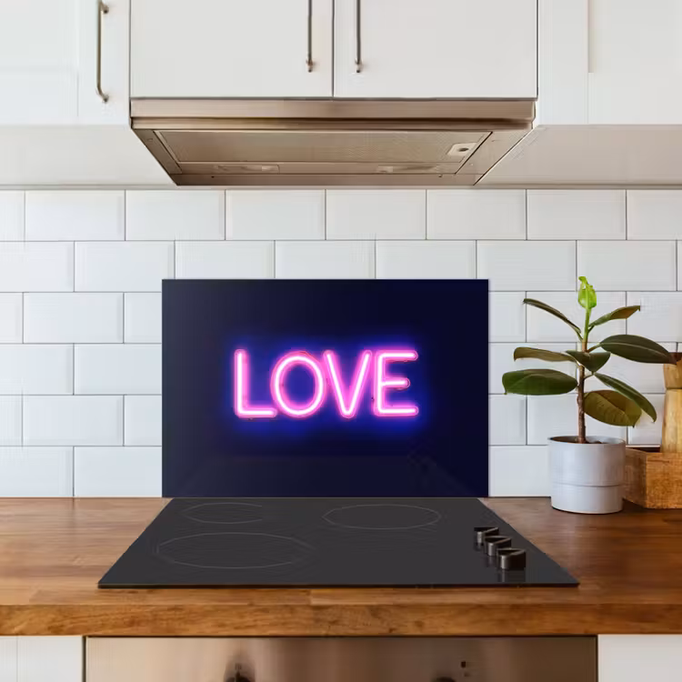 Neon - Love - Valentijn keuken achterwand spatscherm klein -sfeer2