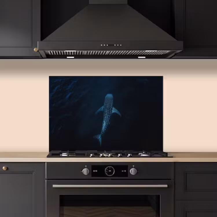 Oceaan - Walvishaai - Donkerblauw - Vlekken keuken achterwand spatscherm klein -sfeer1