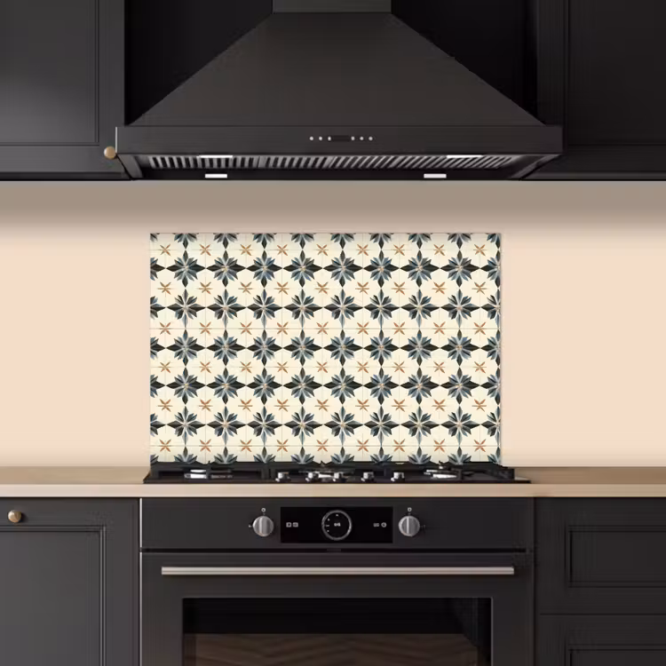 Sierlijk - Ornament - Blauw keuken achterwand spatscherm klein 900 -sfeer1