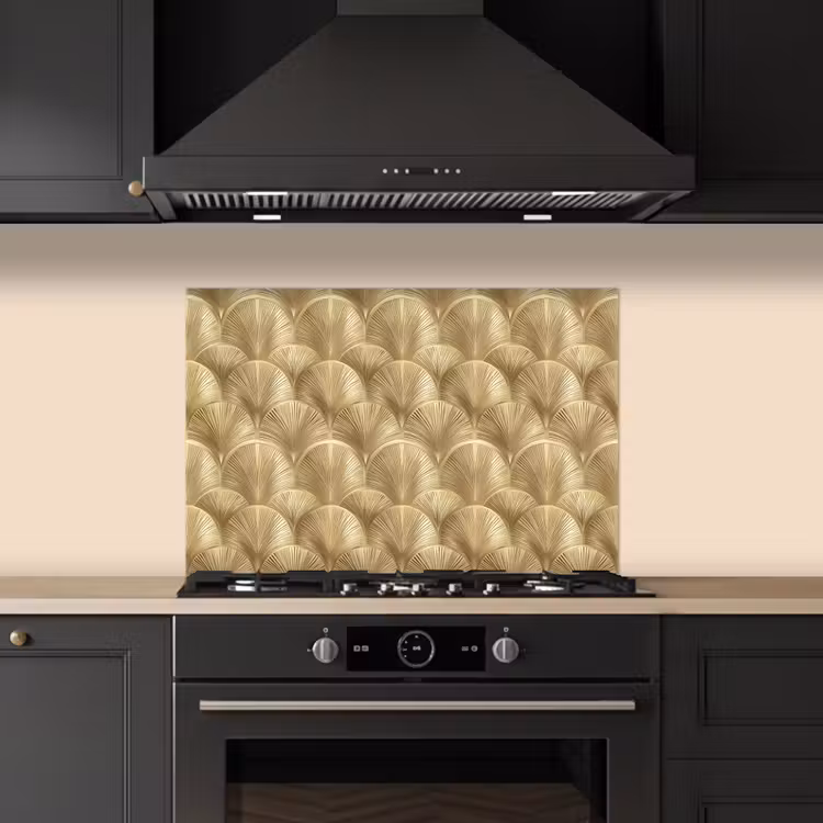 Patroon - Waaier - Goud keuken achterwand spatscherm klein 900 -sfeer1