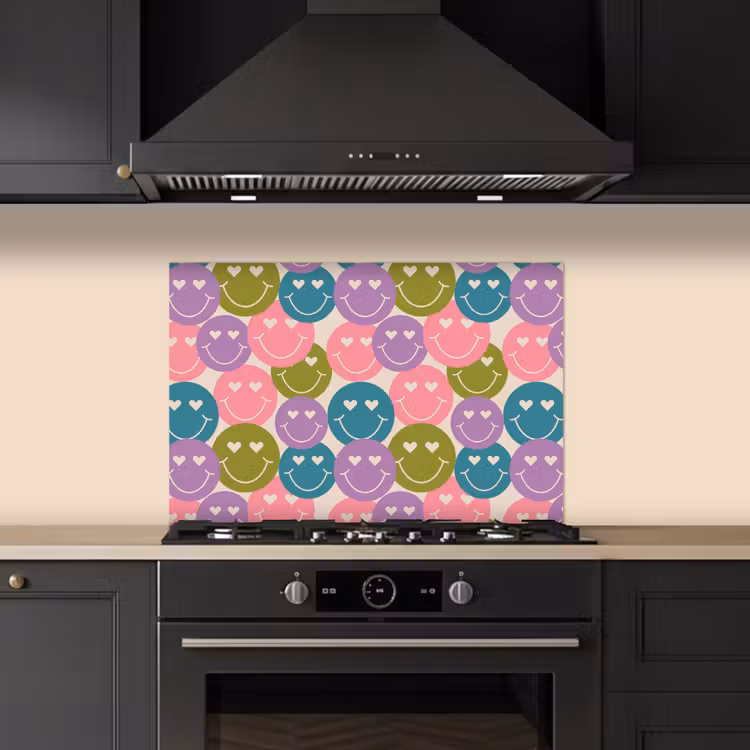 Patroon - Smiley - Kleurrijk - Hartjes keuken achterwand spatscherm klein 900 -sfeer1