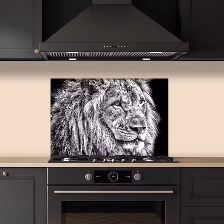 Portret - Leeuw - Zwart wit keuken achterwand spatscherm klein -sfeer1