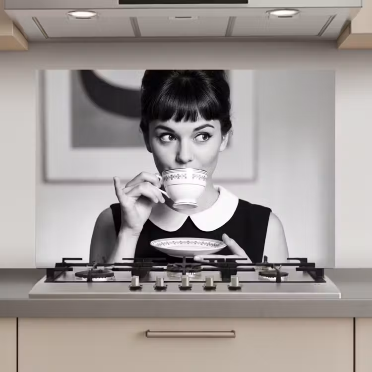 Portret - Thee - Vrouw keuken achterwand spatscherm klein -3d_website