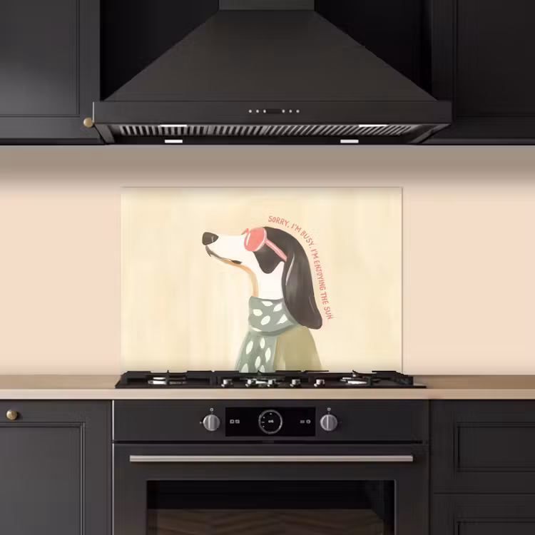 Quote - Hond - Zonnebril keuken achterwand spatscherm klein -sfeer1