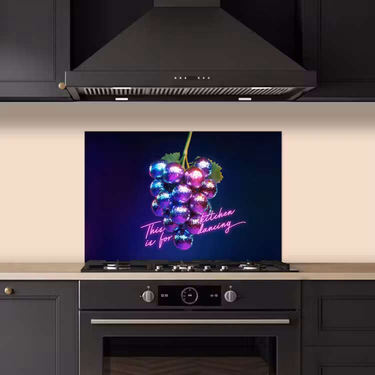 Quote - Neon - Disco - Druiven keuken achterwand spatscherm klein -sfeer1