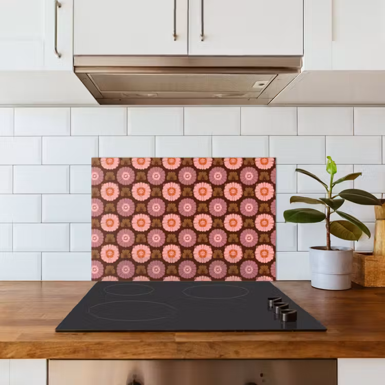 Retro - Madelief - Roze keuken achterwand spatscherm klein 900 -sfeer2