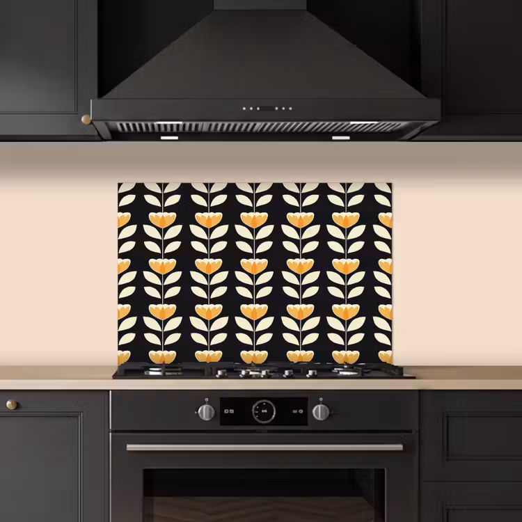 Retro - Bloem - Zwart - Okergeel keuken achterwand spatscherm klein 900 -sfeer1