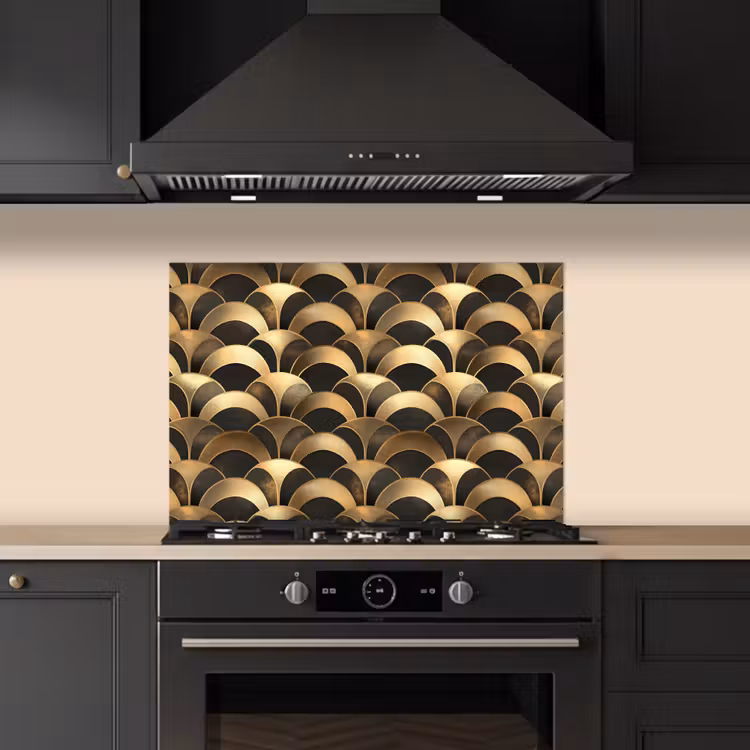Schubben - Structuur - Goud keuken achterwand spatscherm klein 900 -sfeer1