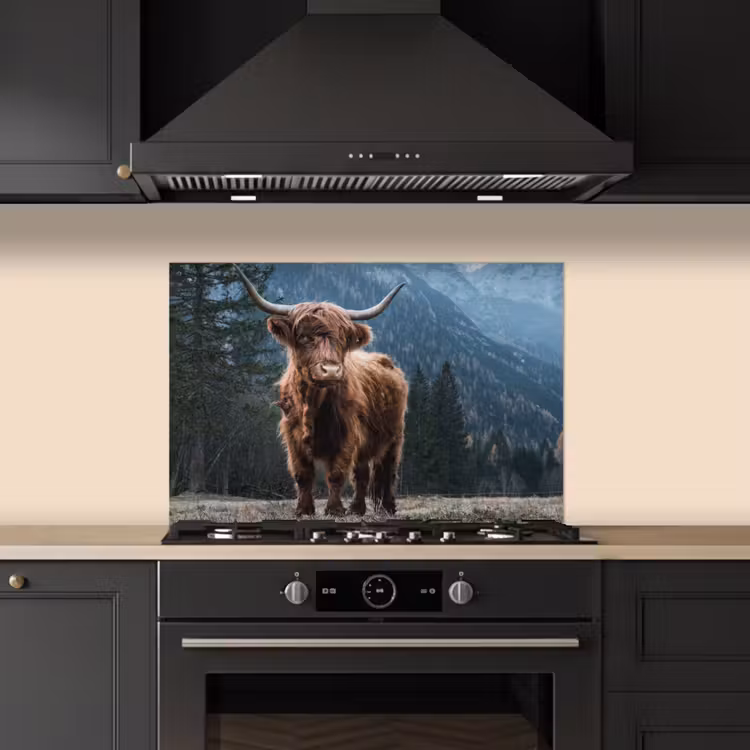 Schotse hooglander - Berg - Landschap - Bomen - Koe - Natuur keuken achterwand spatscherm klein -sfeer1