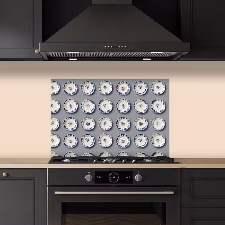 Borden - Bloemen - Blauw - Wit keuken achterwand spatscherm klein 900 -sfeer1