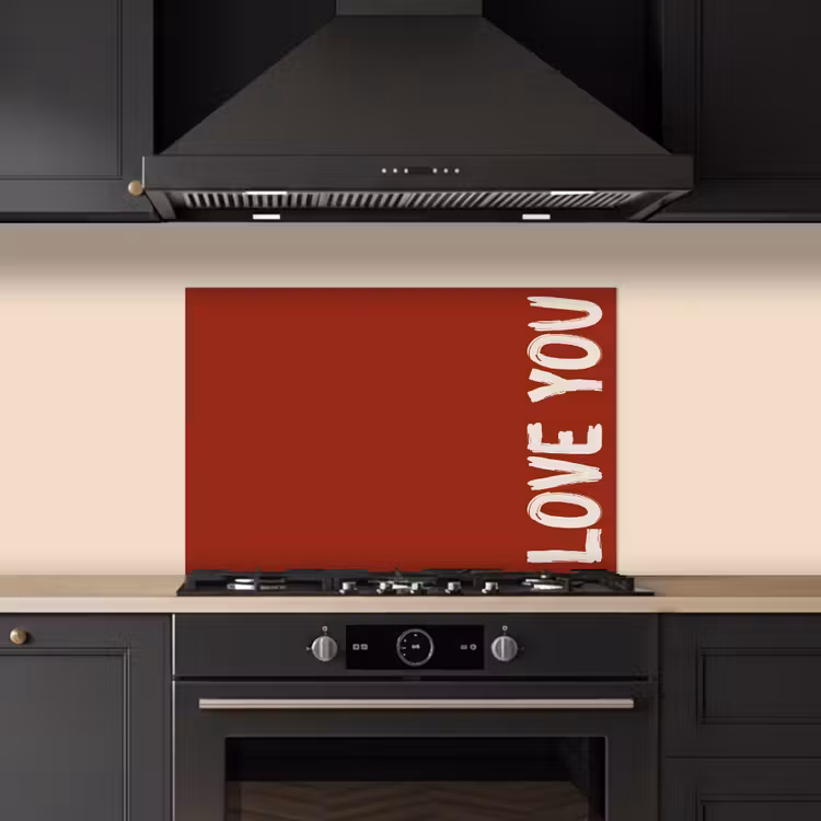Schuin - Loveyou - Rood keuken achterwand spatscherm klein -sfeer1