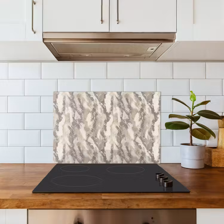 Slang - Patroon - Taupe keuken achterwand spatscherm klein 900 -sfeer2