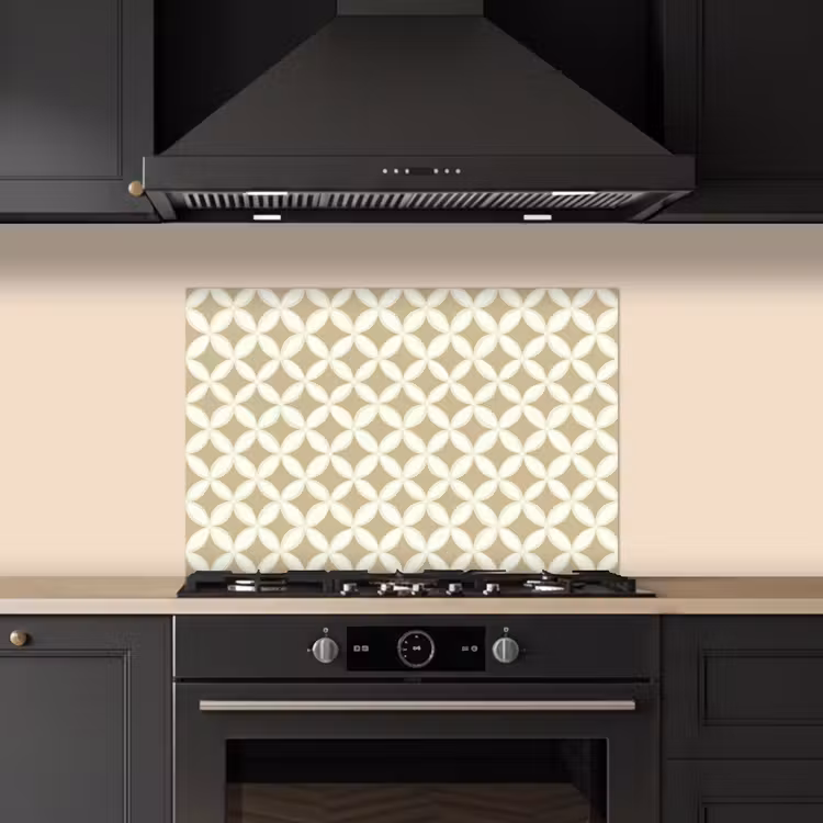 Symmetrisch - Motief - Beige keuken achterwand spatscherm klein 900 -sfeer1