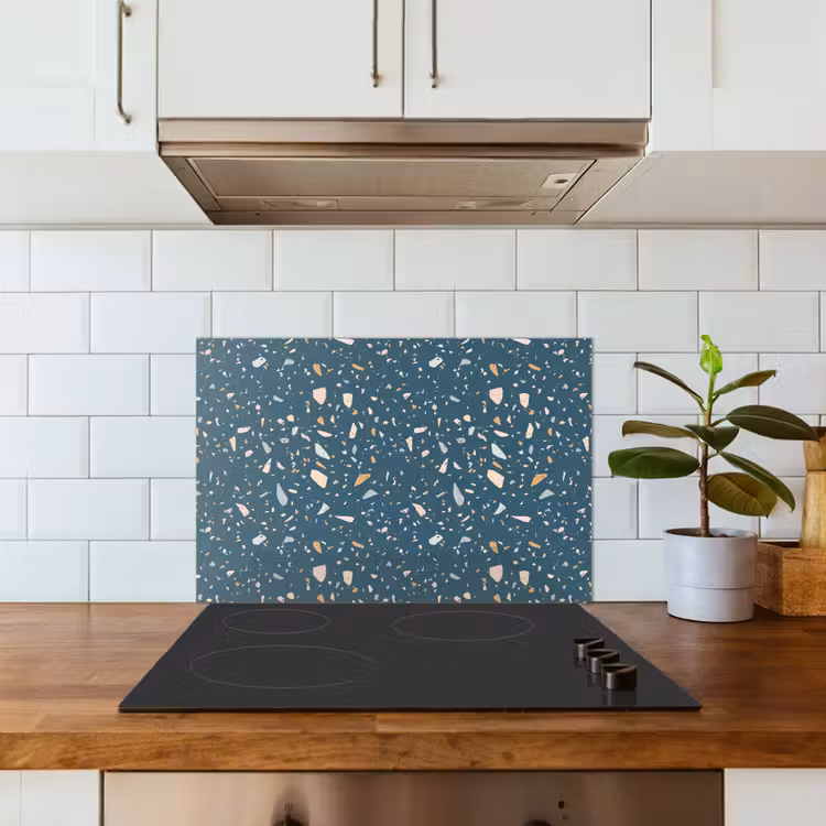 Terrazzo - Patroon - Kleurrijk - Diep blauw keuken achterwand spatscherm klein 900 -sfeer2