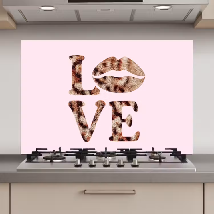 Tekst - Love - Pantervacht - Lichtroze keuken achterwand spatscherm klein -3d_website