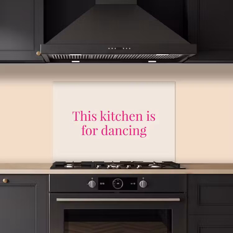 This kitchen is for dancing keuken achterwand spatscherm klein -sfeer1