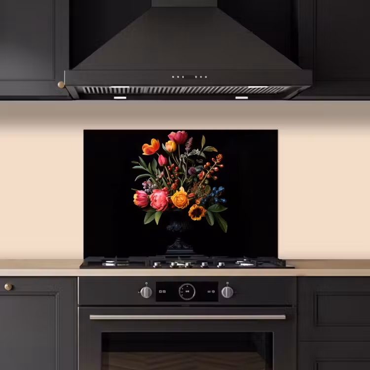 Tulpen - Bessen - Boeket - Vaas keuken achterwand spatscherm klein -sfeer1