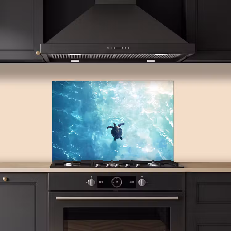 Schildpad - Zee - Blauw - Schittering keuken achterwand spatscherm klein -sfeer1