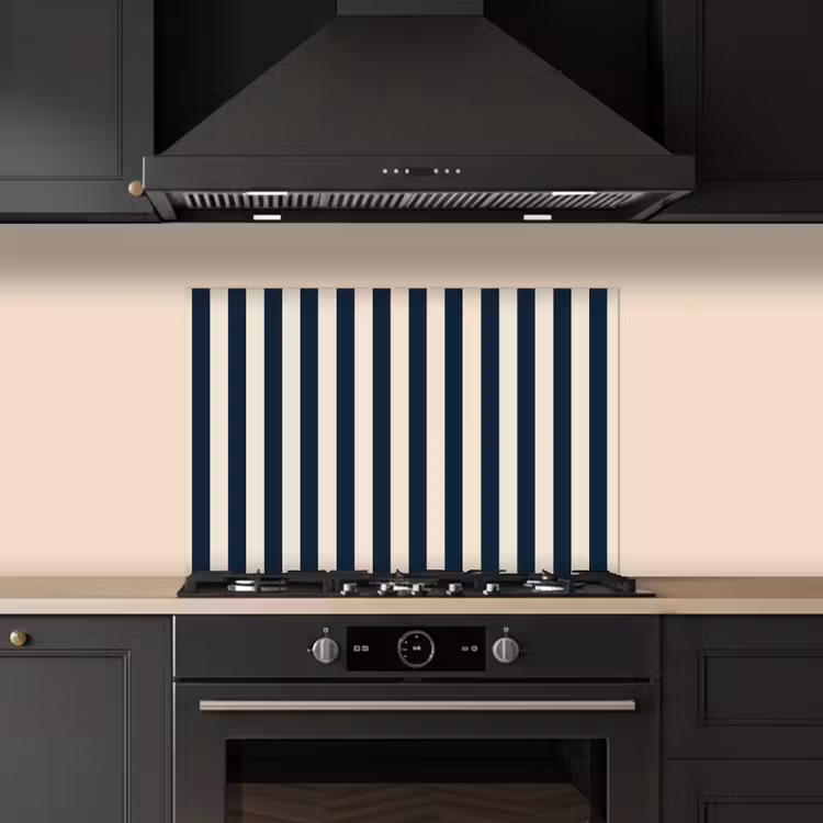Verticale strepen - Blauw - Crème keuken achterwand spatscherm klein 900 -sfeer1