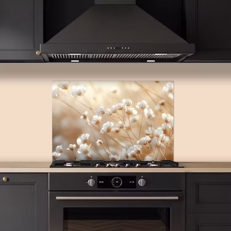 Wilde - Bloemen - Wit keuken achterwand spatscherm klein -sfeer1