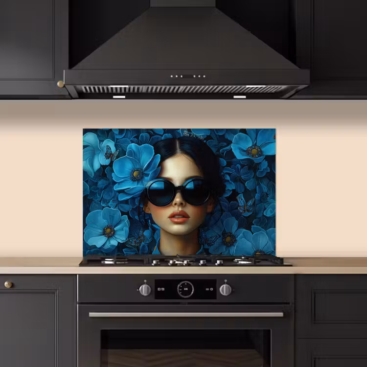 Vrouw - Bloemen - Blauw - Aesthetic - Luxe keuken achterwand spatscherm klein -sfeer1
