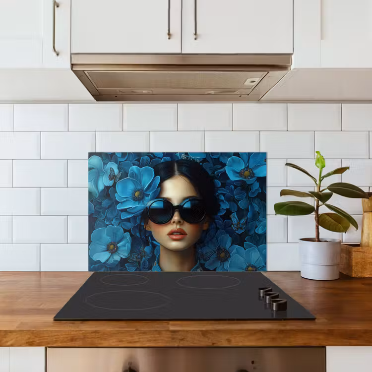 Vrouw - Bloemen - Blauw - Aesthetic - Luxe keuken achterwand spatscherm klein -sfeer2