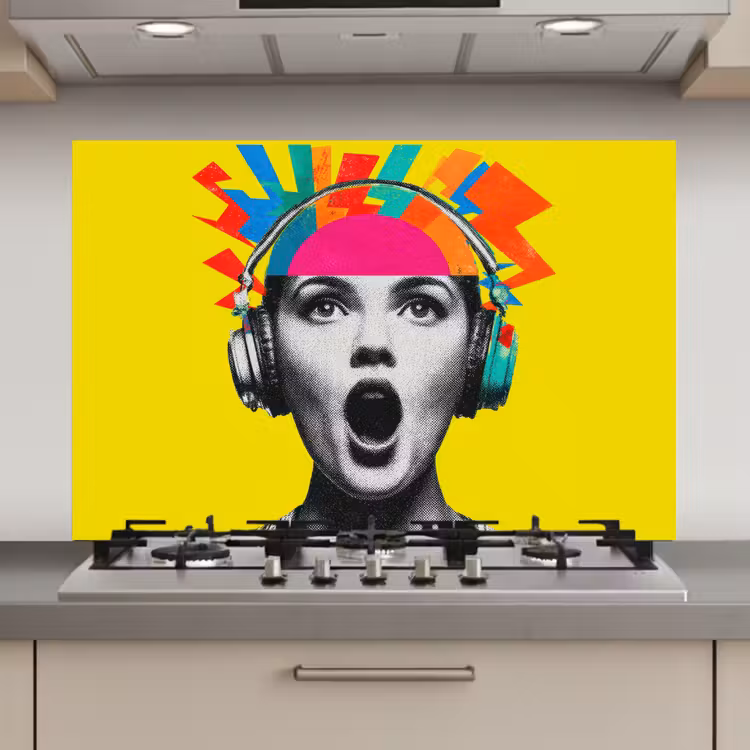 Vrouw - Koptelefoon - Geel keuken achterwand spatscherm klein -3d_website