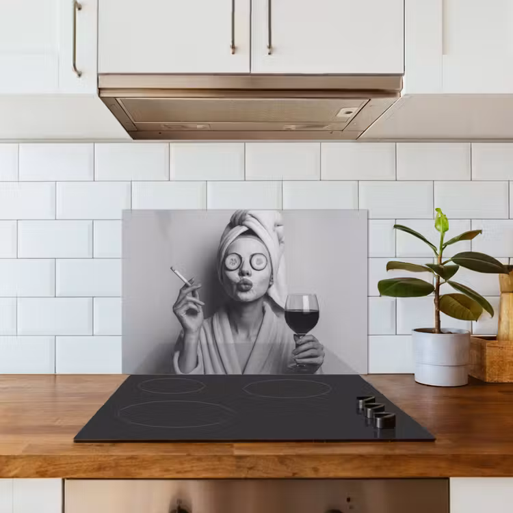 Vrouw - Masker - Wijn - Sigaret keuken achterwand spatscherm klein -sfeer2