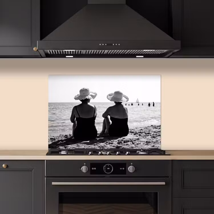 Vrouwen - Zonnehoed - Strand - Zwart - Wit keuken achterwand spatscherm klein -sfeer1