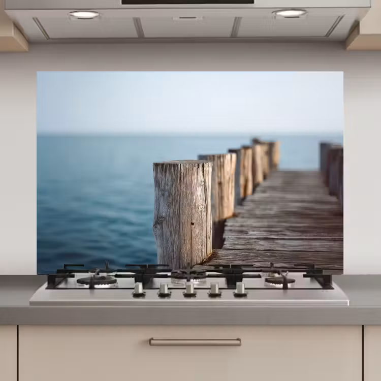 Houten steiger - Helderblauwe lucht keuken achterwand spatscherm klein -3d_website