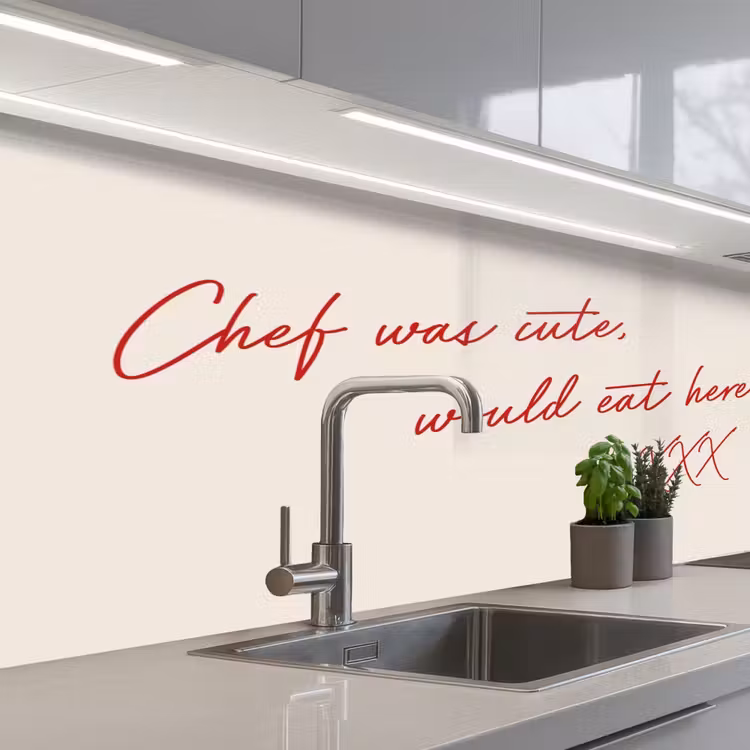 Chef was cute would eat here agian keuken achterwand 2 middel -3d_schuin