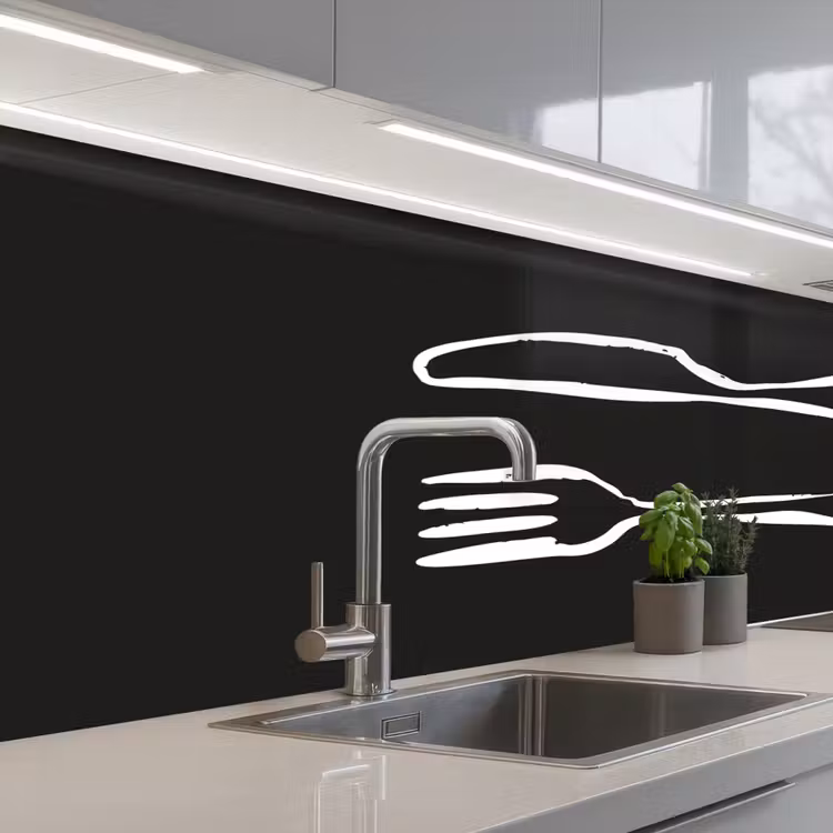 Bestek - Liggend - Zwart - Wit keuken achterwand 2 middel -3d_schuin